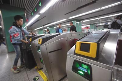 北京地鐵全線將可刷二維碼進站-中國網地産