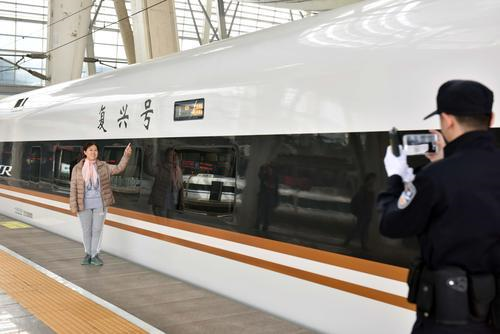 京杭高铁首开“复兴号” 两地间仅需4个多小时-中国网地产