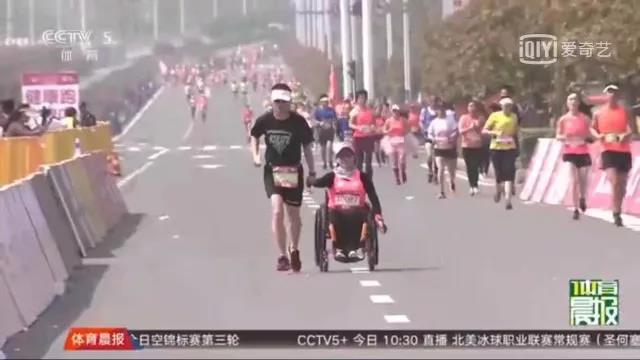 520孔雀城|南京滨江爱跑人物专题—轮椅跑者成玉芳-中国网地产