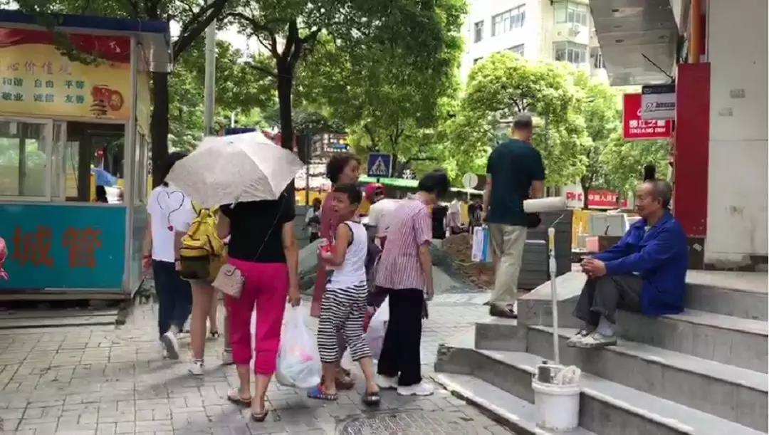 碧桂园·龙城府向劳动者致敬 免费冰箱引发市民好评-中国网地产