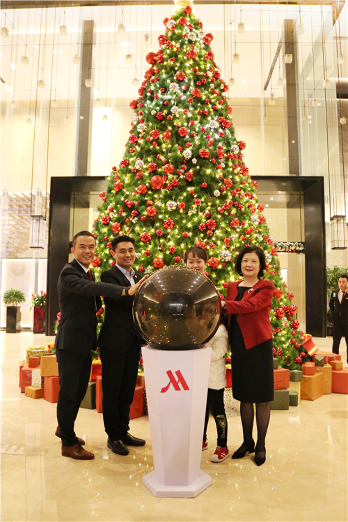 成都首座万豪酒店举行2018年圣诞点灯仪式-中国网地产