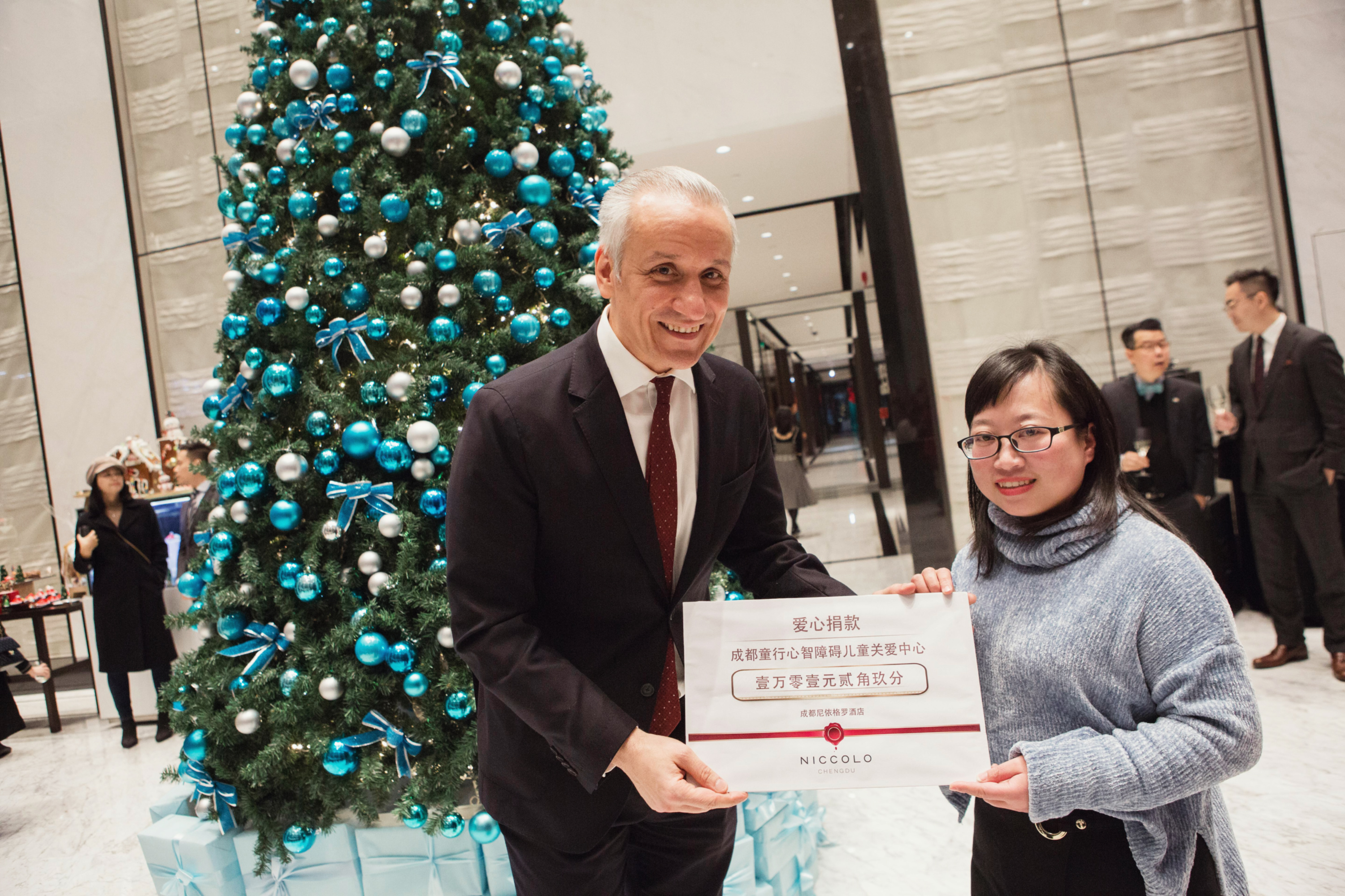 2018成都尼依格罗圣诞点灯仪式 爱心点亮温暖圣诞季-中国网地产