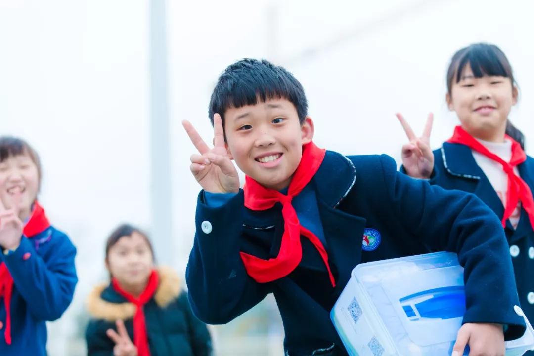 天寒地冻，这群孩子的笑脸成为了今天遂宁最温暖的阳光！-中国网地产
