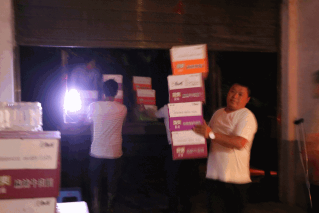林达集团在行动 救援车队送温暖 捐赠物资献爱心-中国网地产